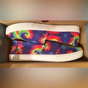 Brand New TOMS Mens size - 10/Woman’s size -11 Tye Dye Sneaker.